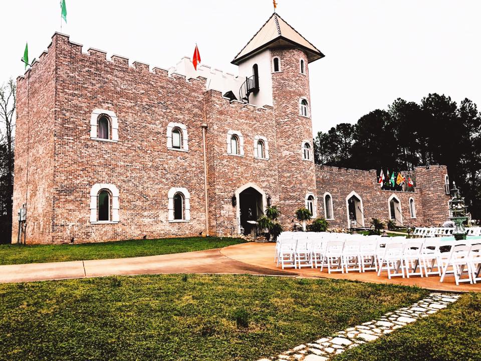 outdoor wedding at pierce castle